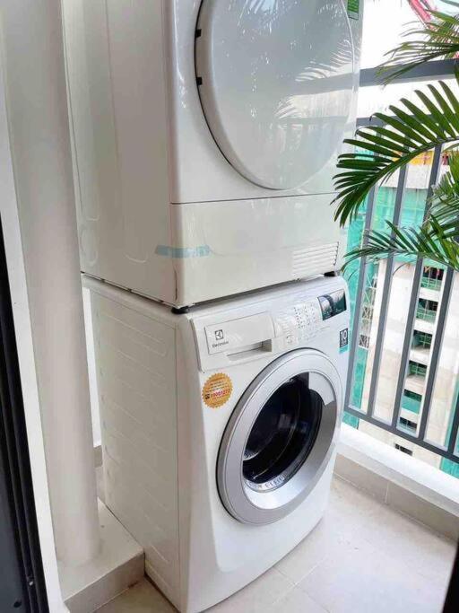 Apartment Downtown Saigon, District 1, 3 Bedroom And 2 Wc, Soho Near Bui Vien *
