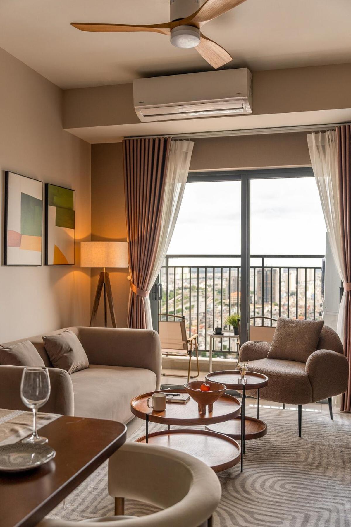 Downtown Saigon, District 1, 3 Bedroom And 2 Wc, Soho Near Bui Vien *